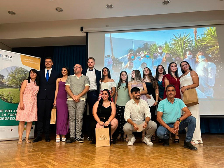 Nuevos alumnos graduados